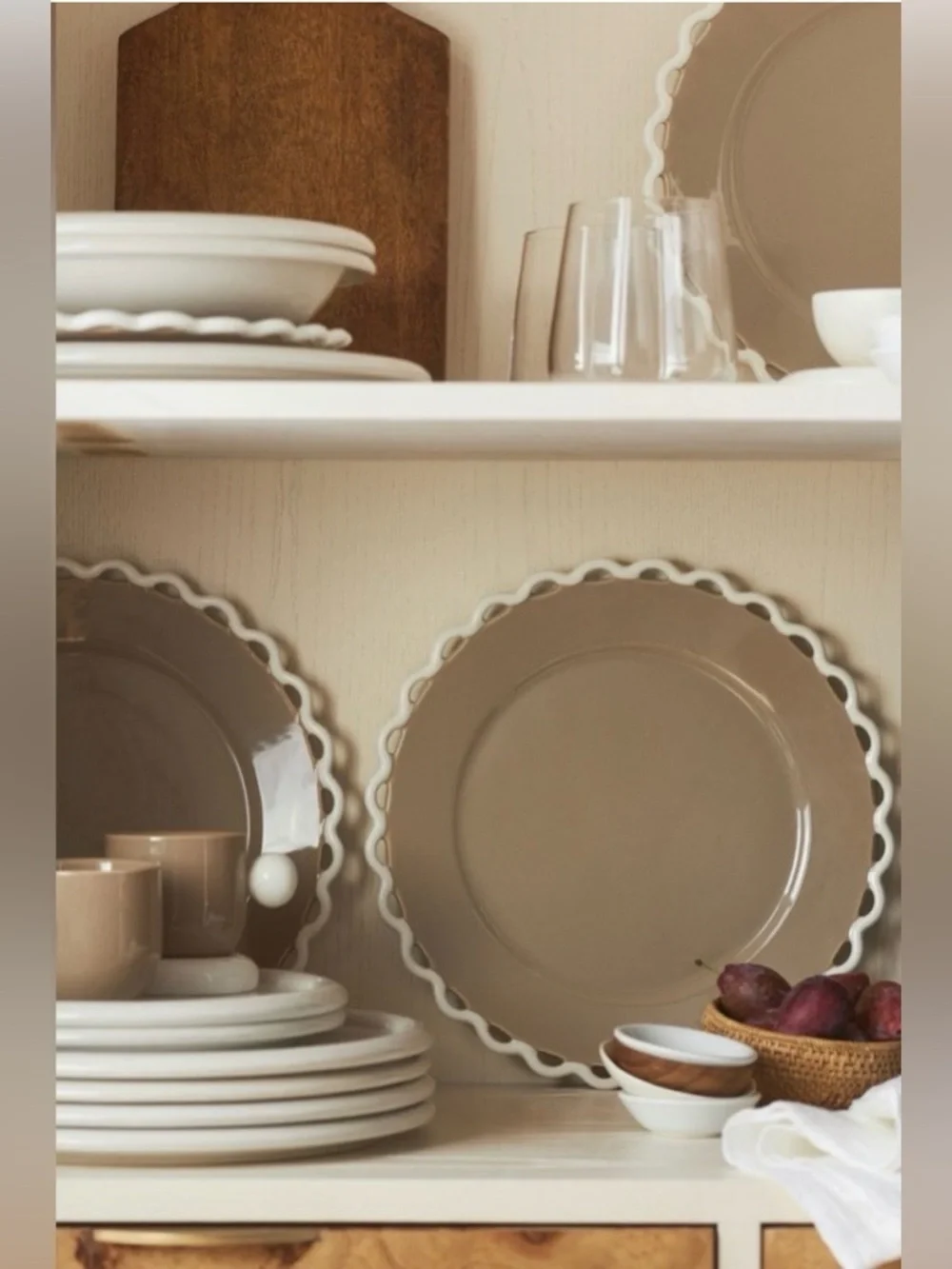 Anthropologie sasha 11” dinner plate scalloped fringe Neutral / white set of 4 - Picture 1 of 8